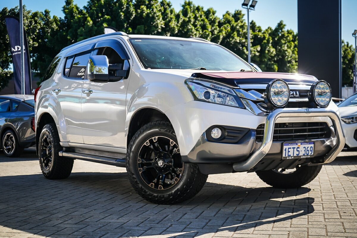Isuzu Mu-x image 1