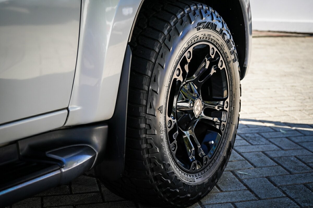 Isuzu Mu-x image 3