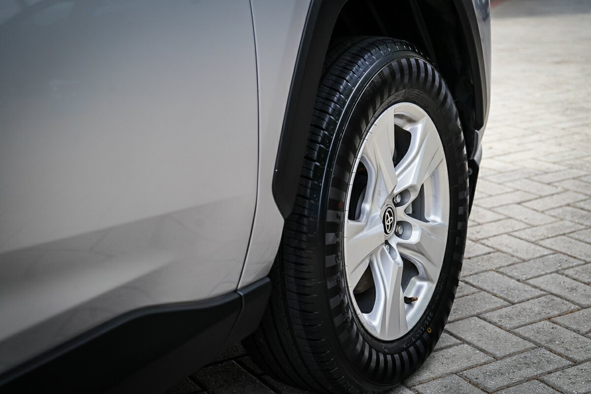 Toyota Rav4 image 3