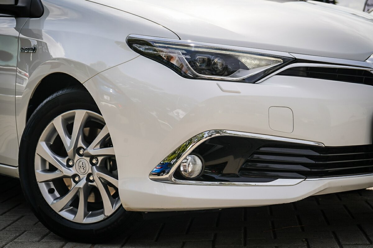 Toyota Corolla image 2