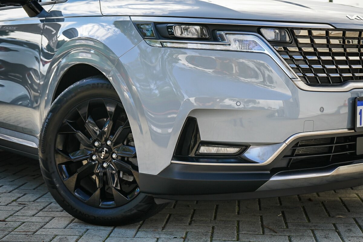 Kia Carnival image 2