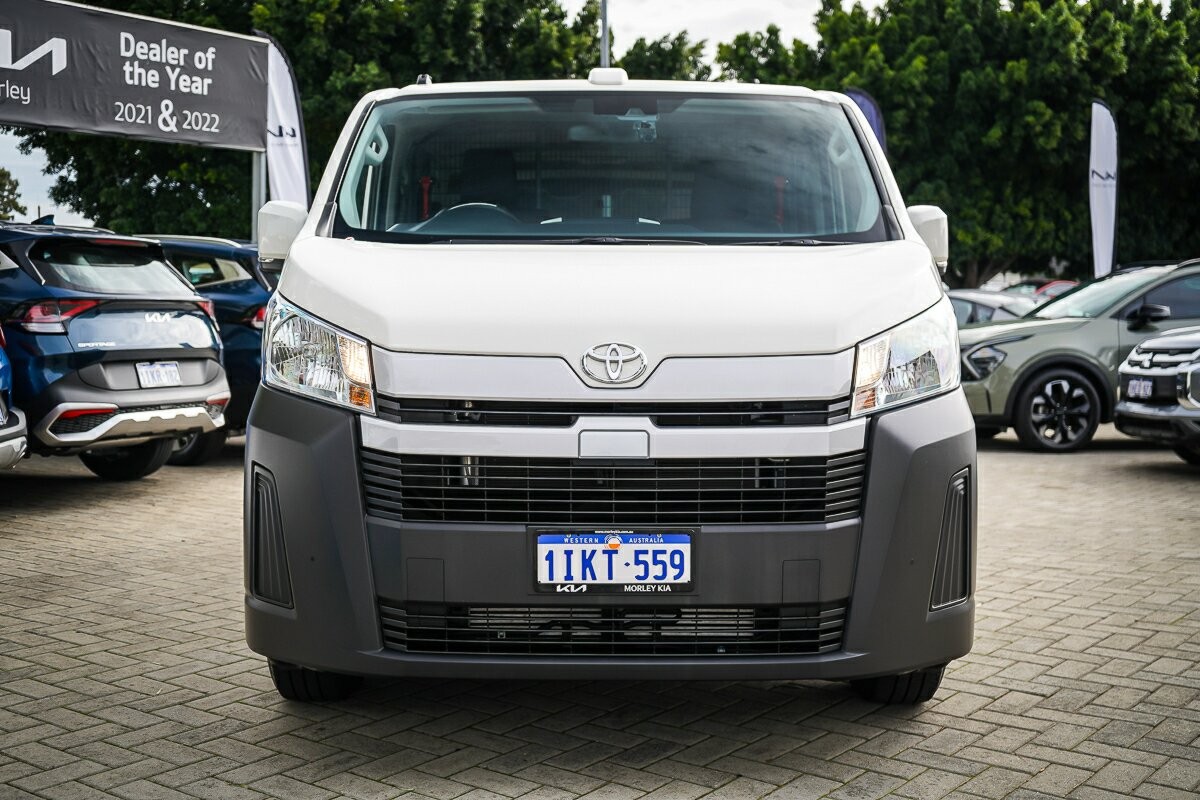 Toyota Hiace image 4