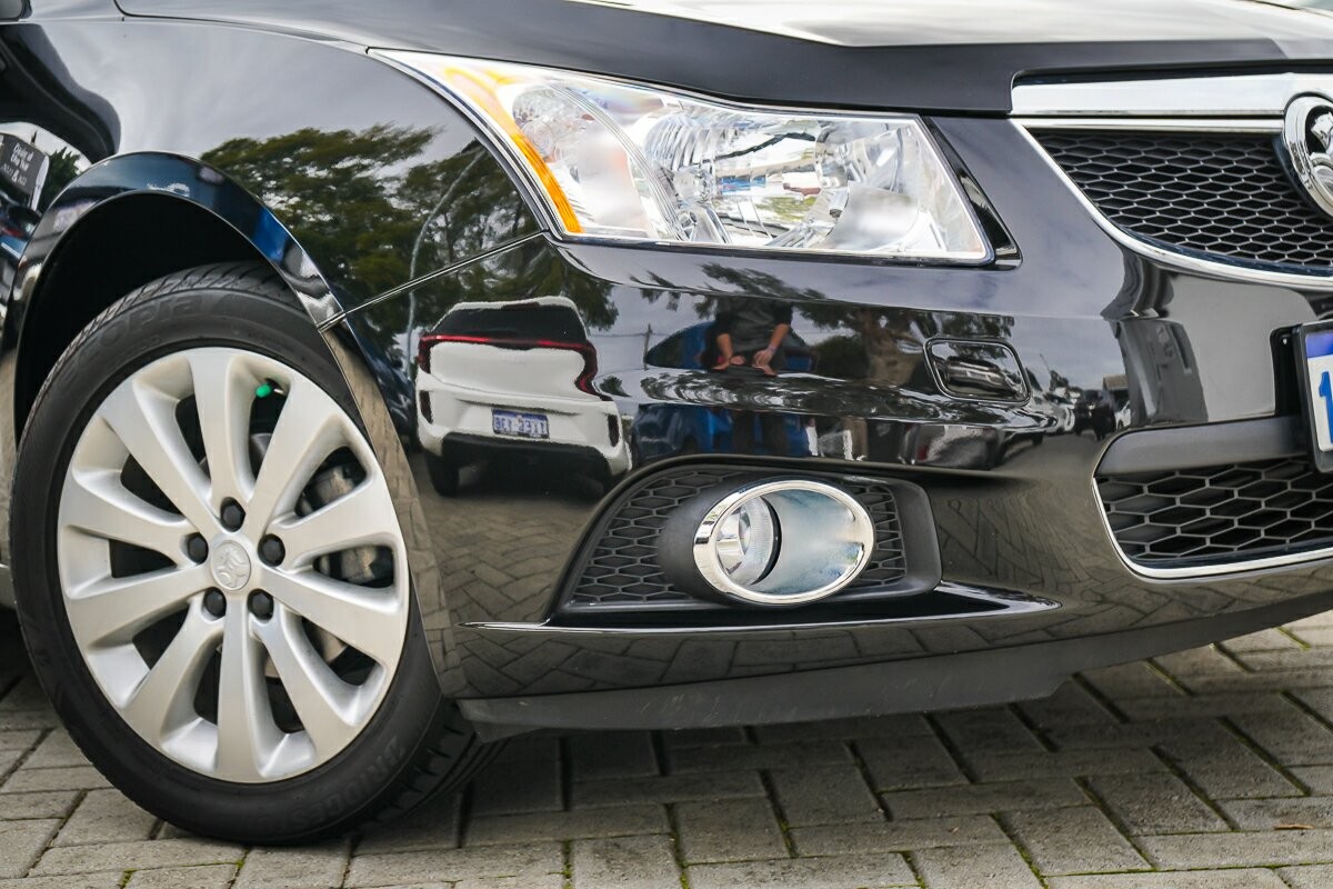 Holden Cruze image 2