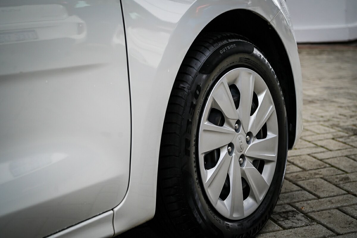 Kia Rio image 3