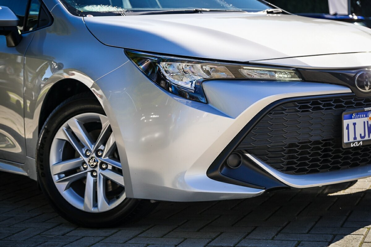 Toyota Corolla image 2
