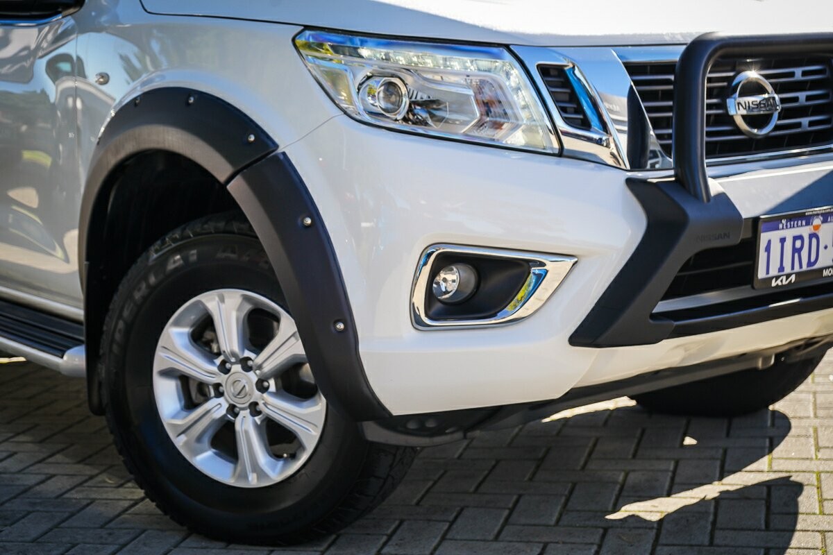 Nissan Navara image 2