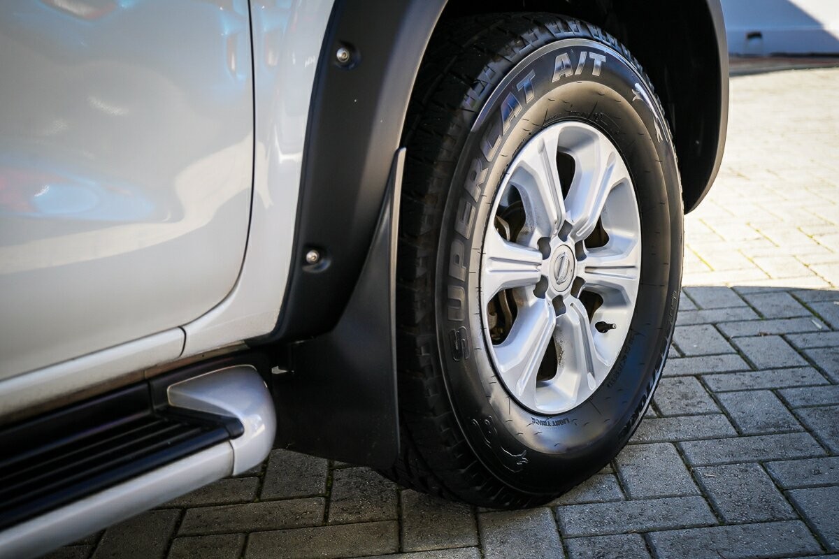 Nissan Navara image 3