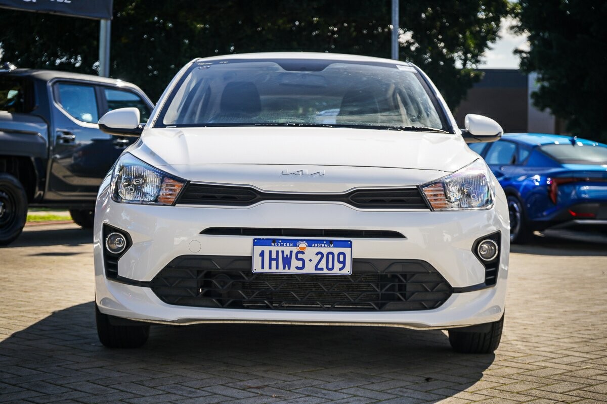 Kia Rio image 3