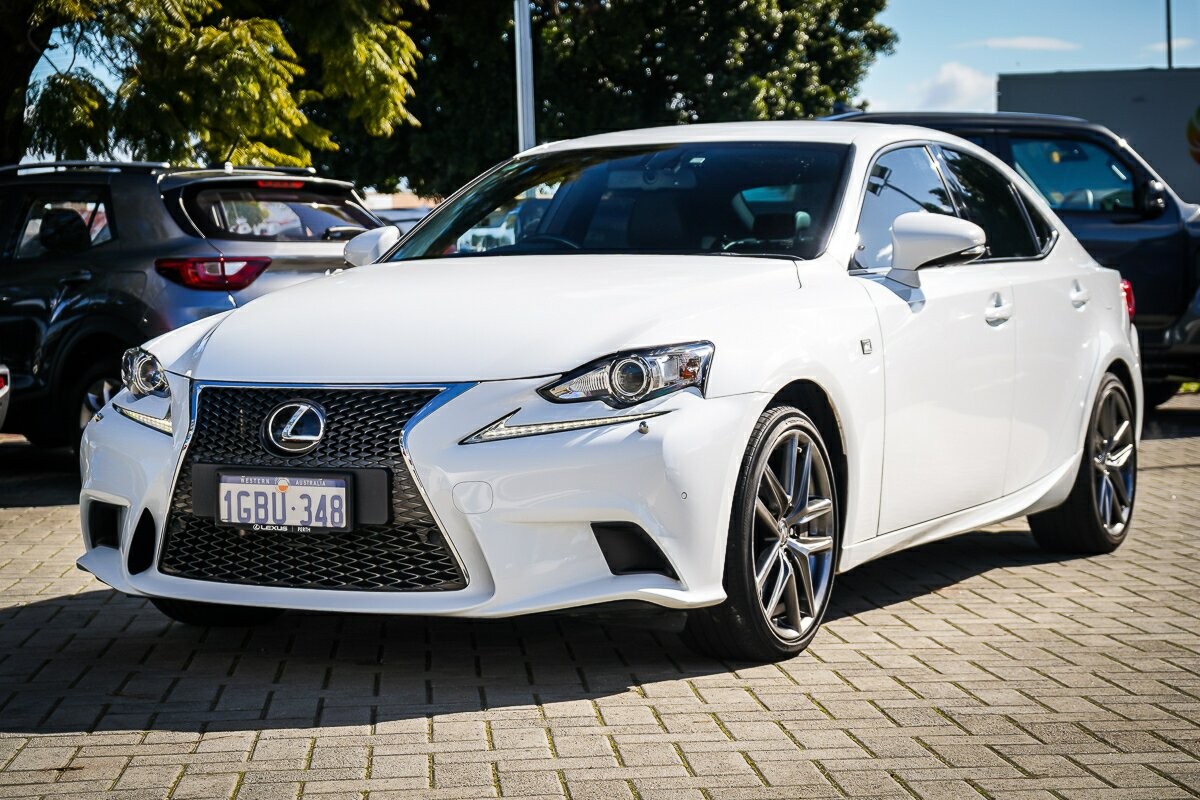 Lexus Is image 4