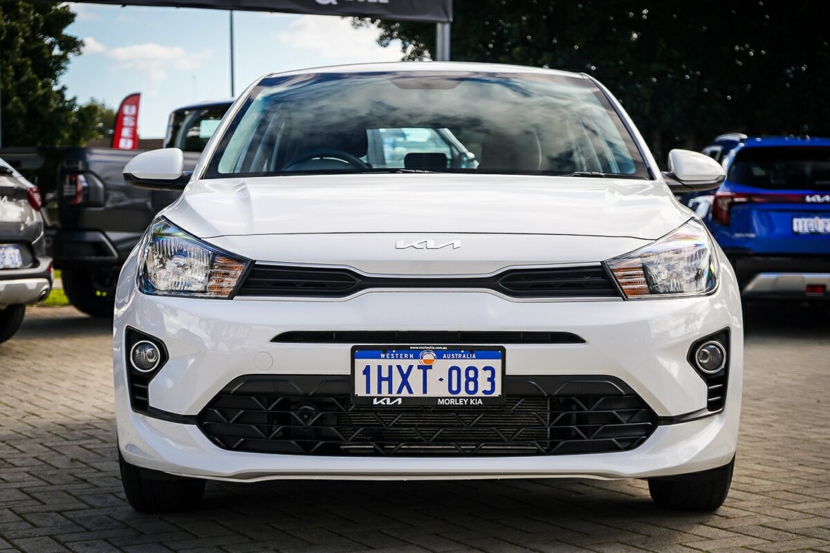 Kia Rio image 3