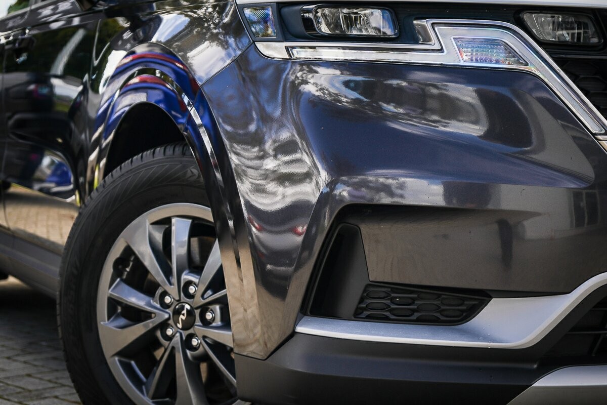 Kia Carnival image 2