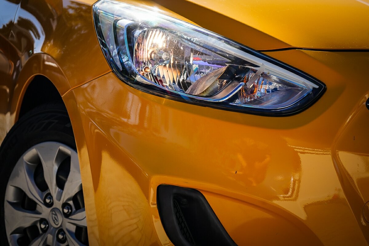 Hyundai Accent image 2