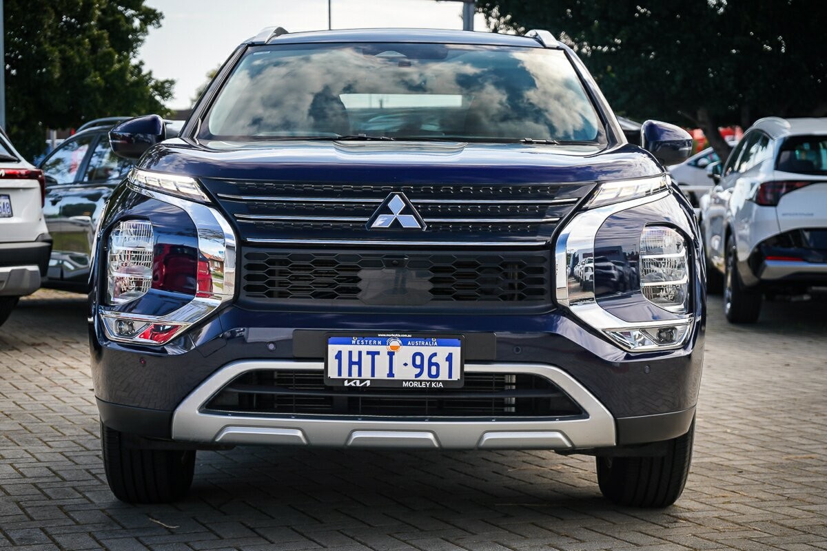 Mitsubishi Outlander image 3