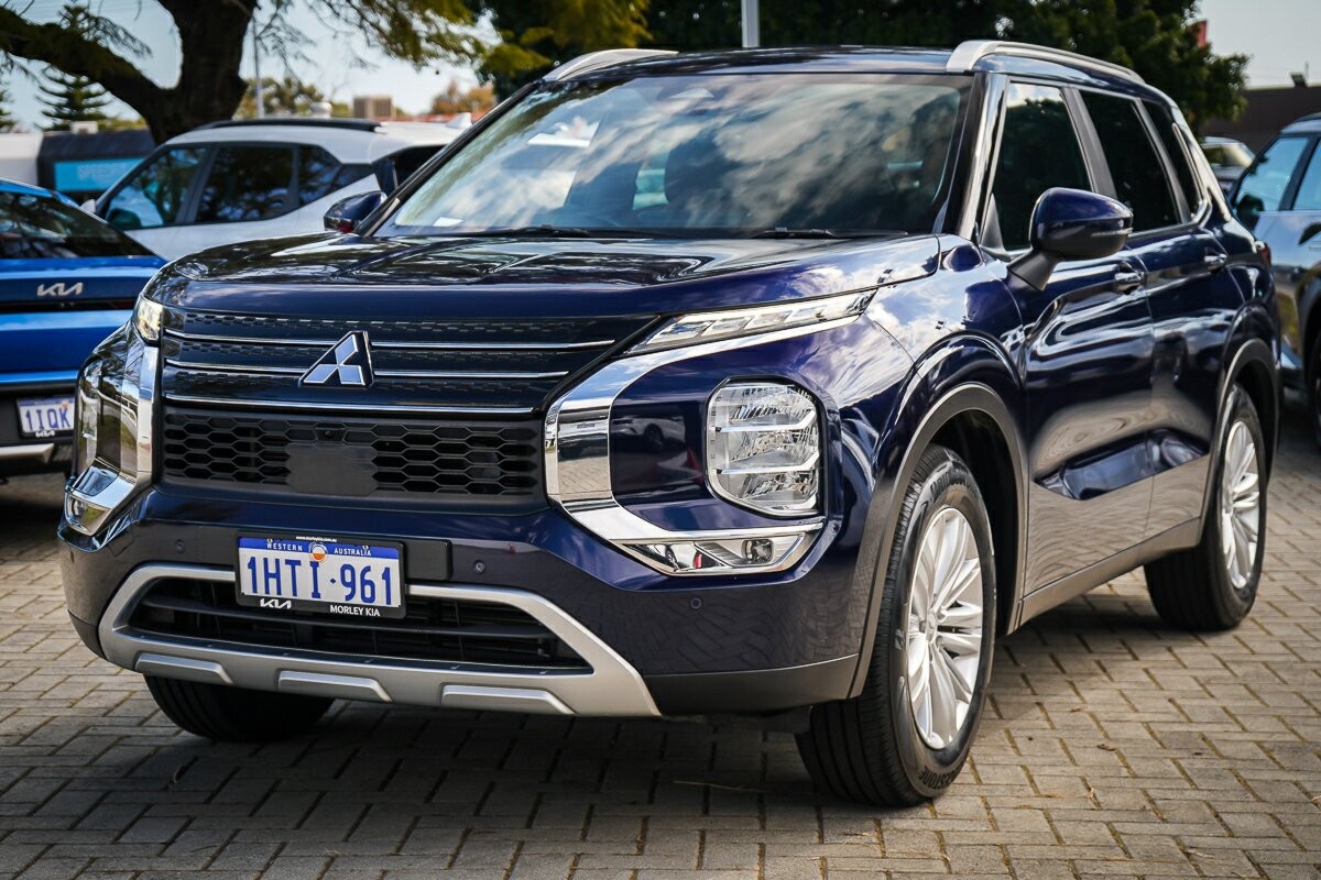 Mitsubishi Outlander image 4
