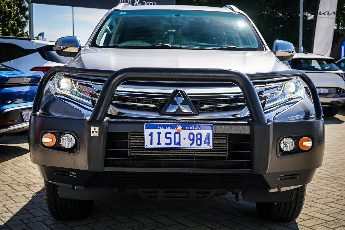 Mitsubishi Pajero Sport image 3