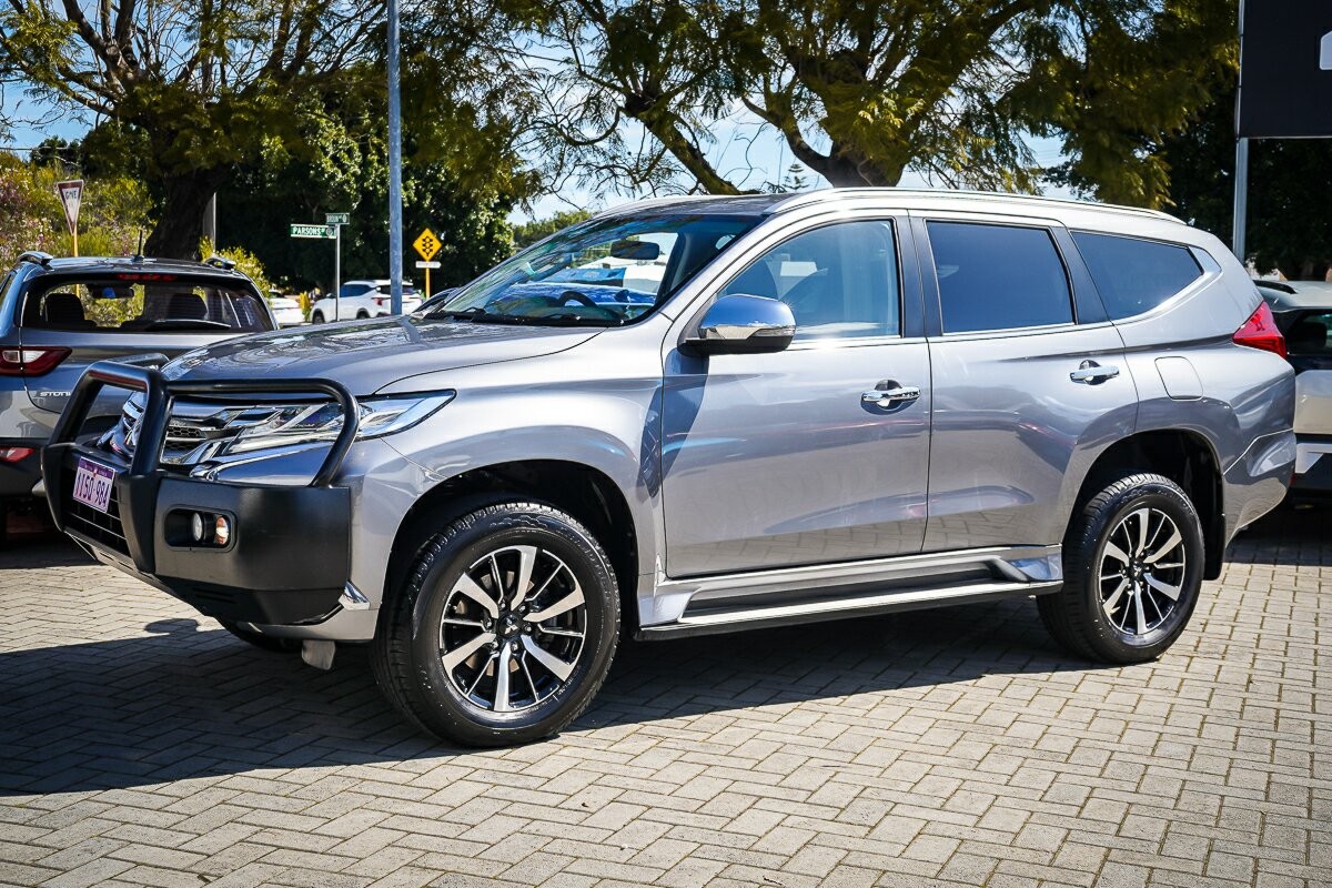 Mitsubishi Pajero Sport image 4