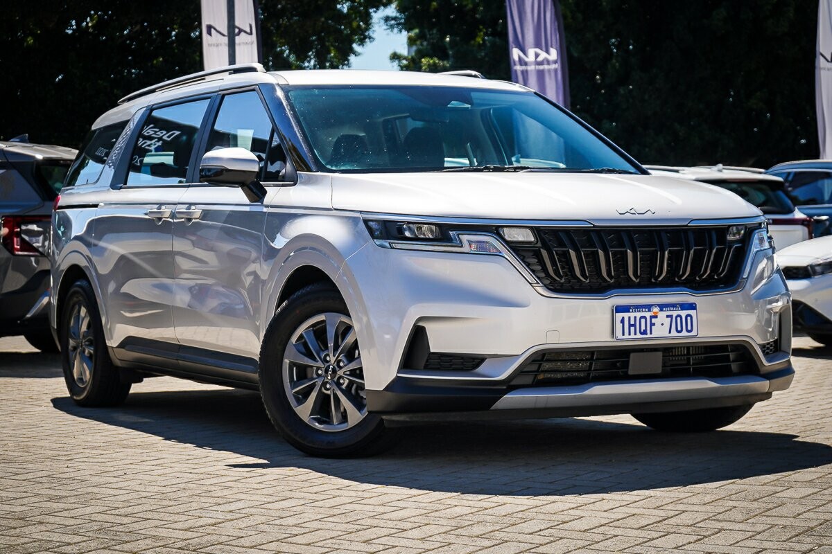 Kia Carnival image 1