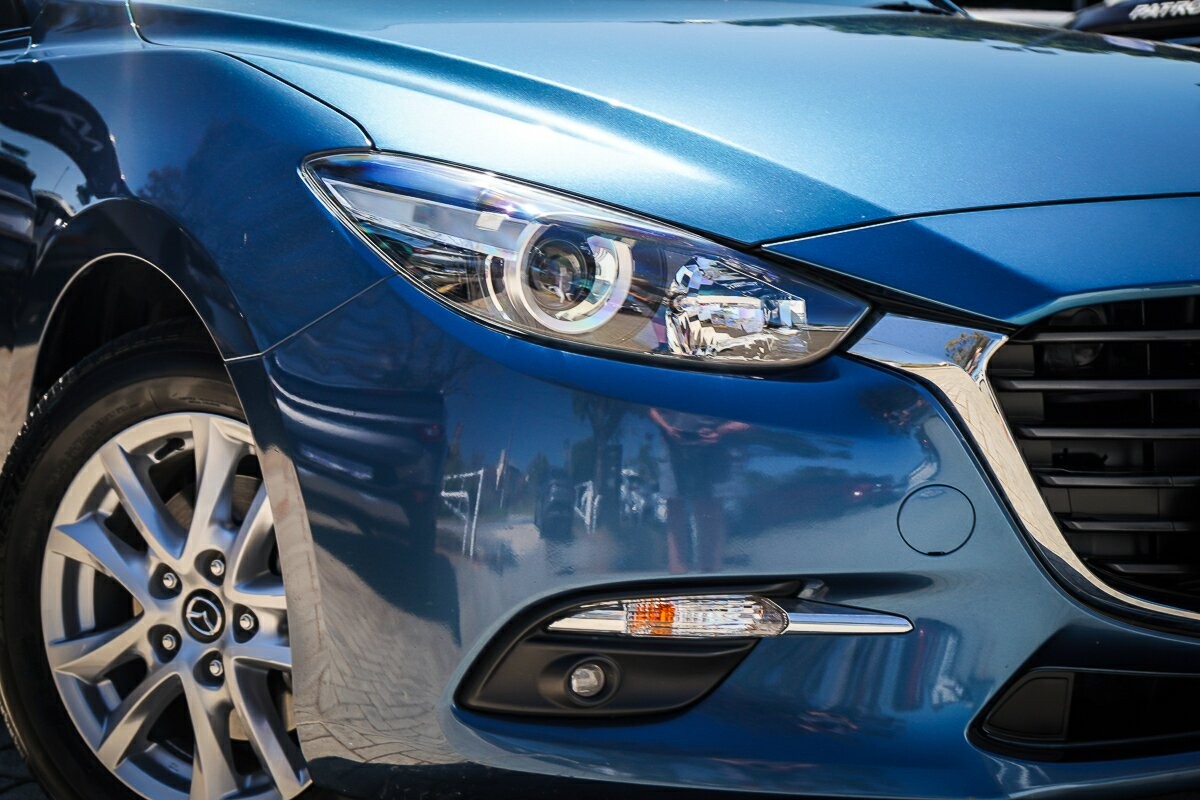 Mazda 3 image 2