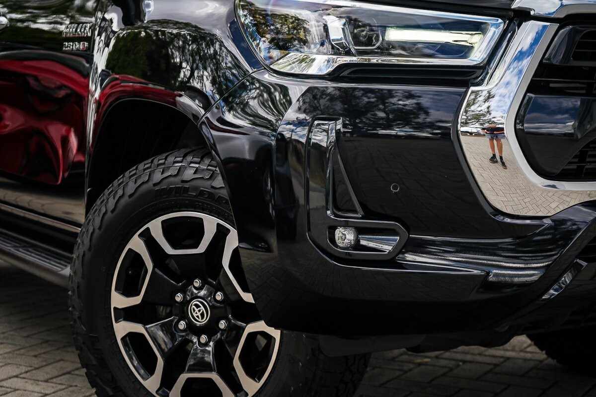 Toyota Hilux image 2