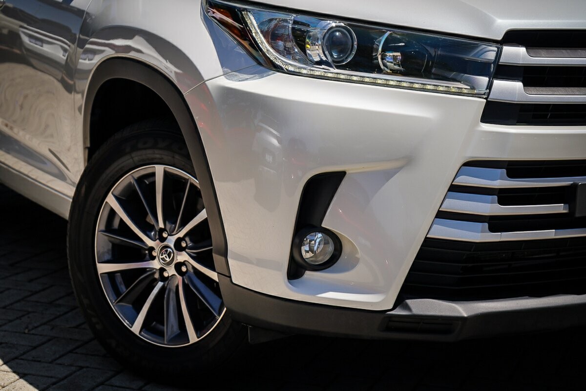 Toyota Kluger image 2