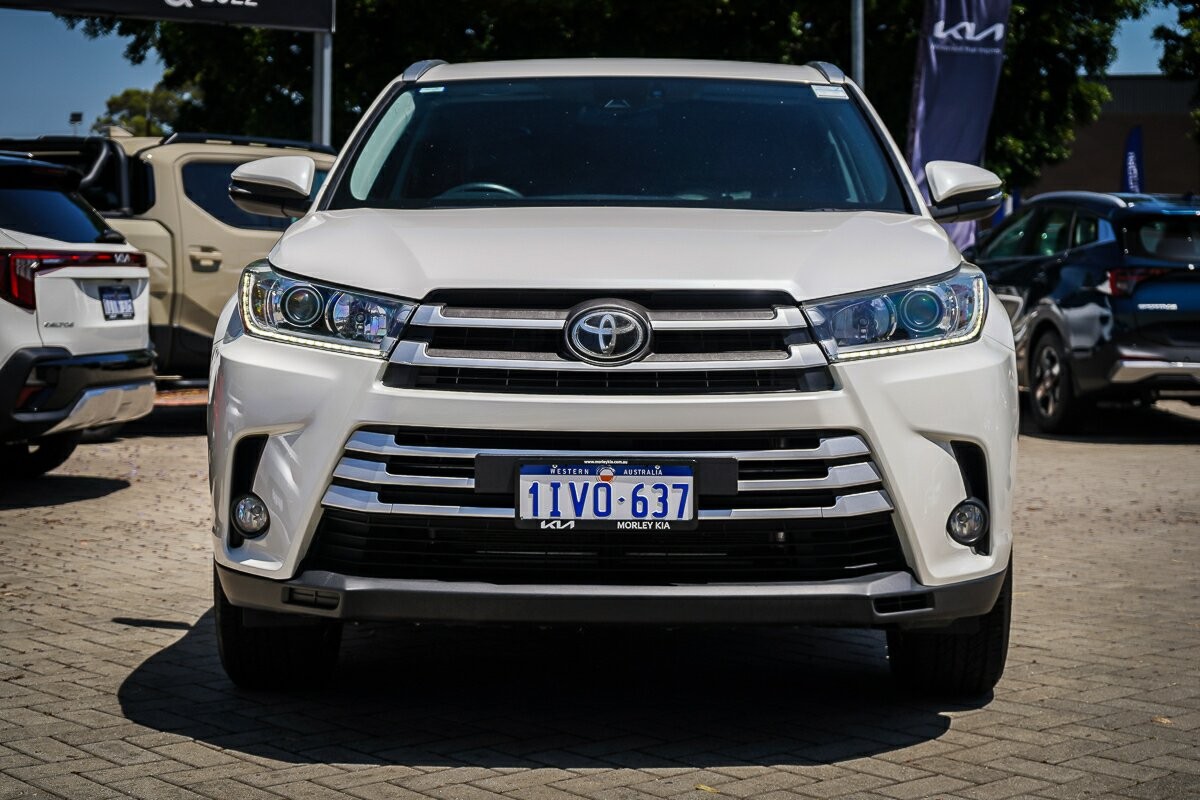 Toyota Kluger image 3