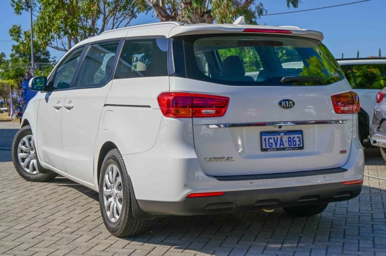 Kia Carnival image 3