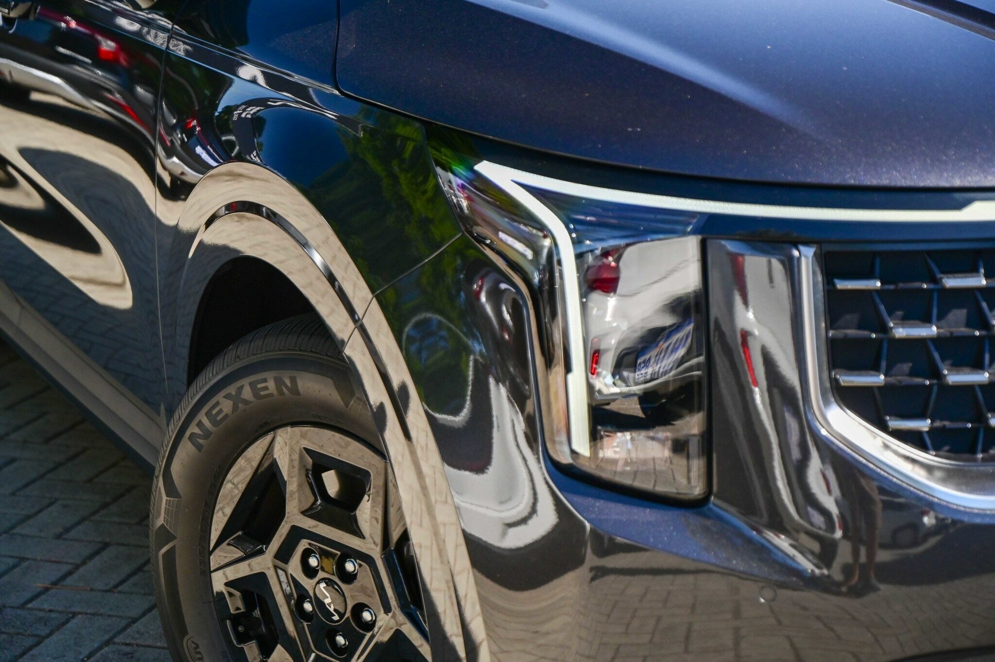 Kia Carnival image 2