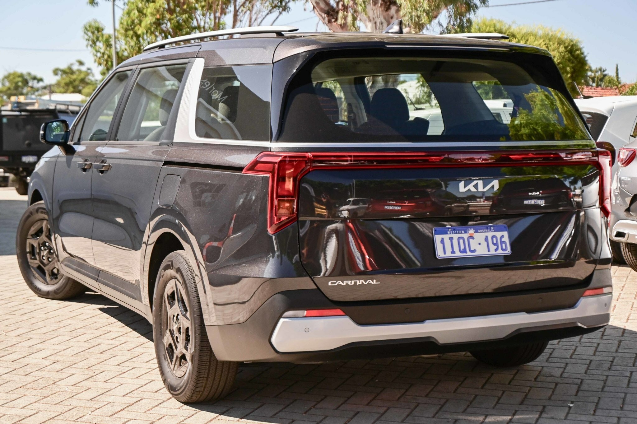 Kia Carnival image 3