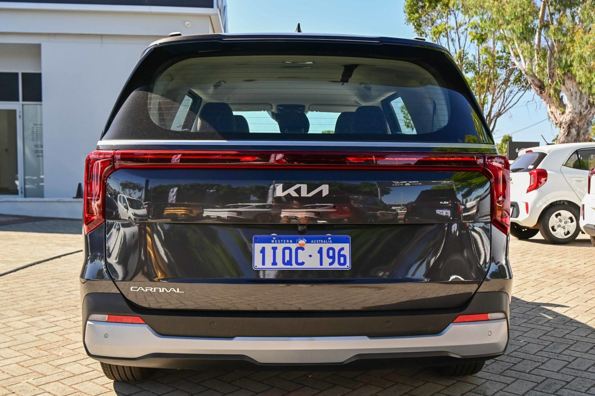 Kia Carnival image 4