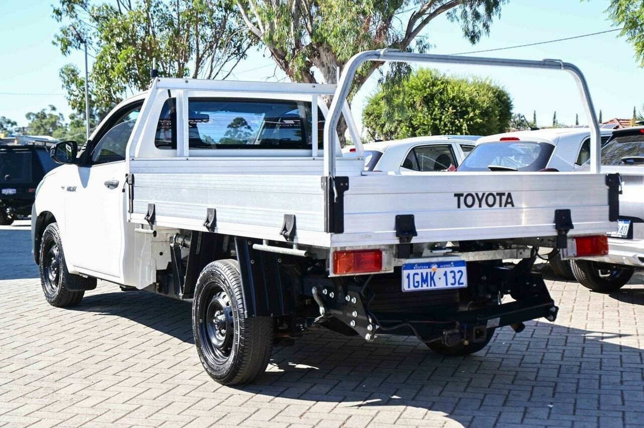 Toyota Hilux image 2
