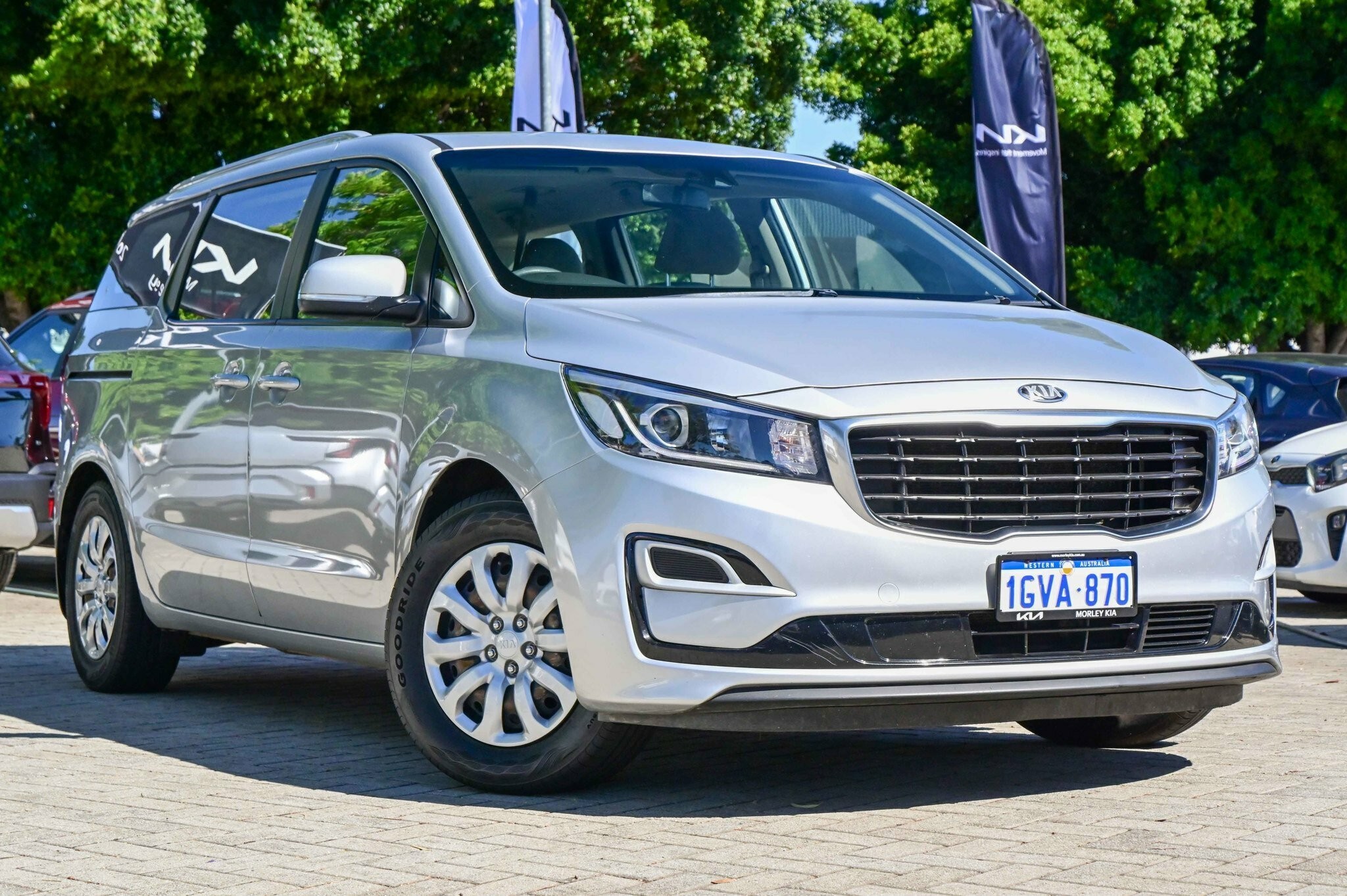 Kia Carnival image 1