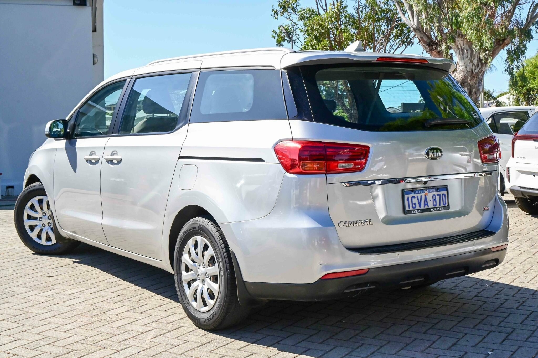 Kia Carnival image 3