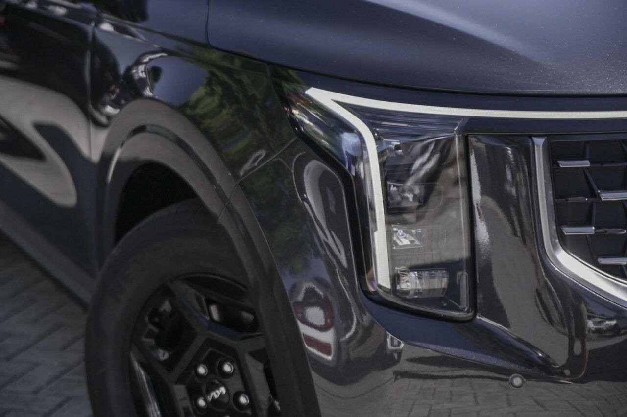 Kia Carnival image 2