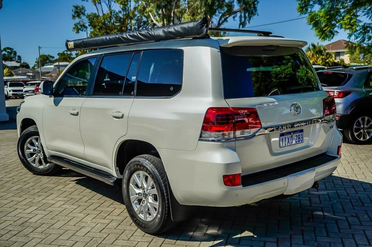 Toyota Landcruiser image 2