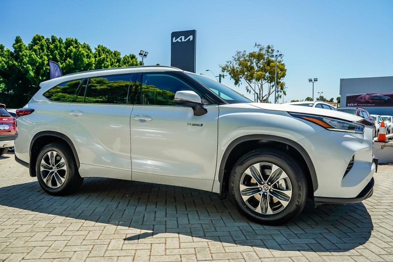 Toyota Kluger image 3