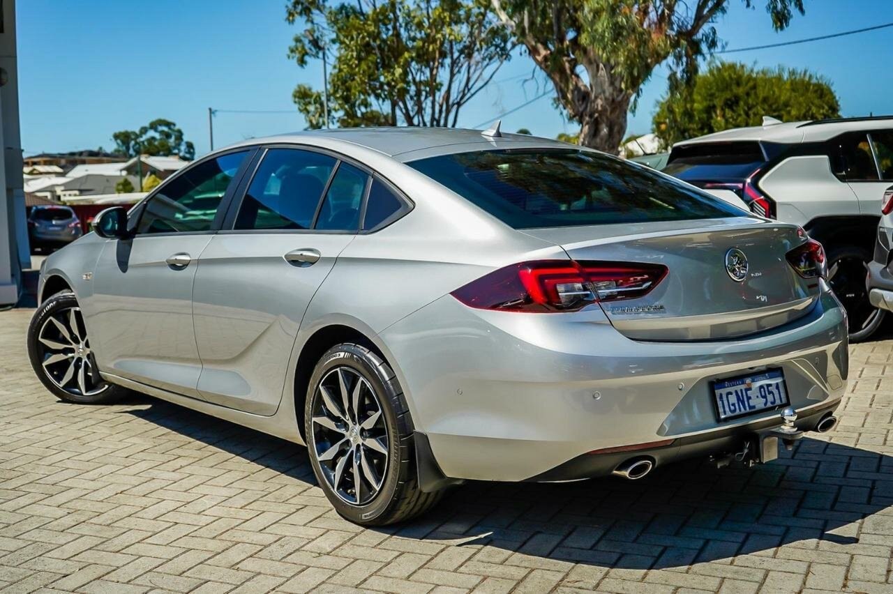 Holden Commodore image 2