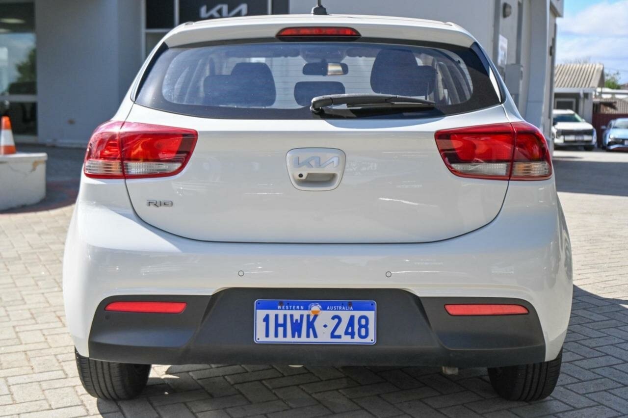 Kia Rio image 3