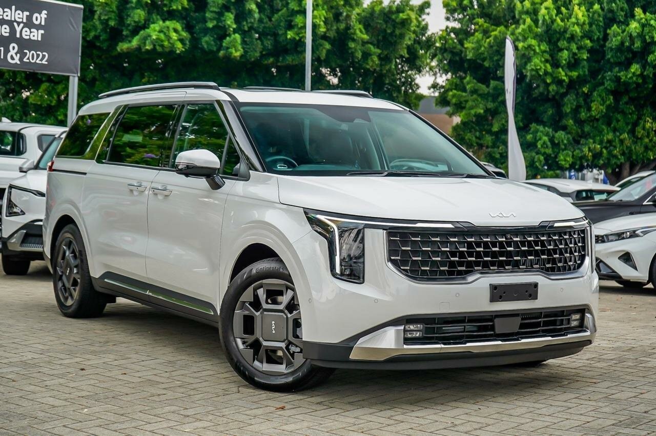 Kia Carnival image 1