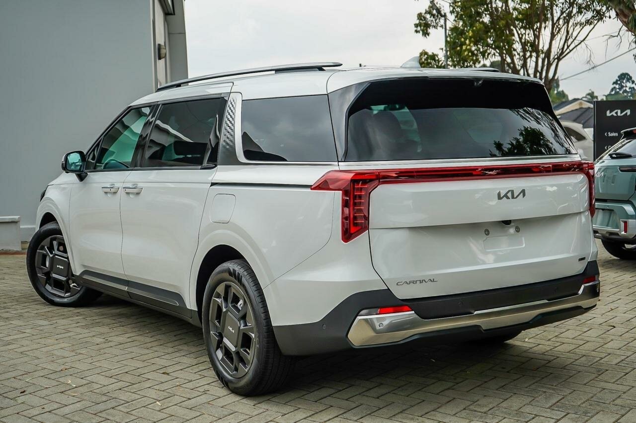 Kia Carnival image 2