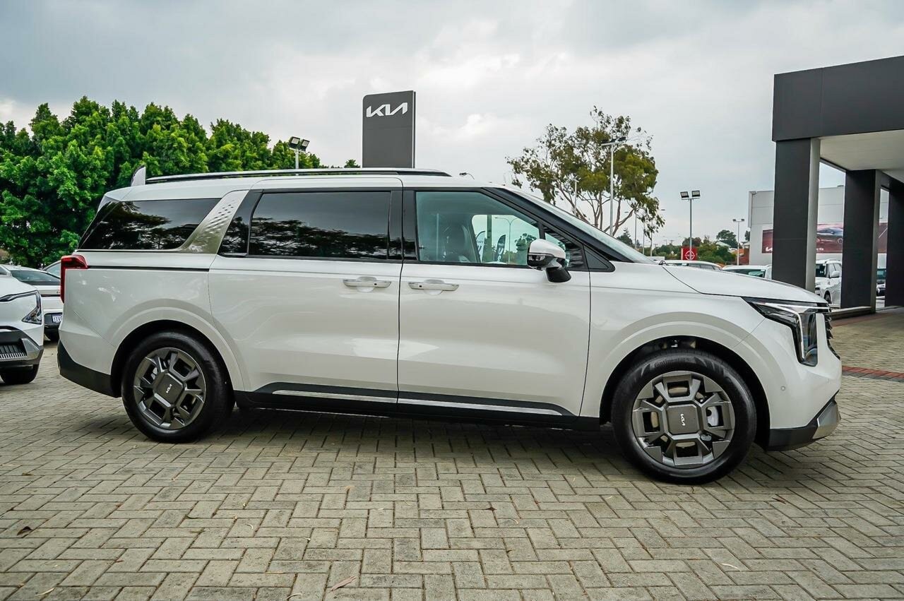 Kia Carnival image 3