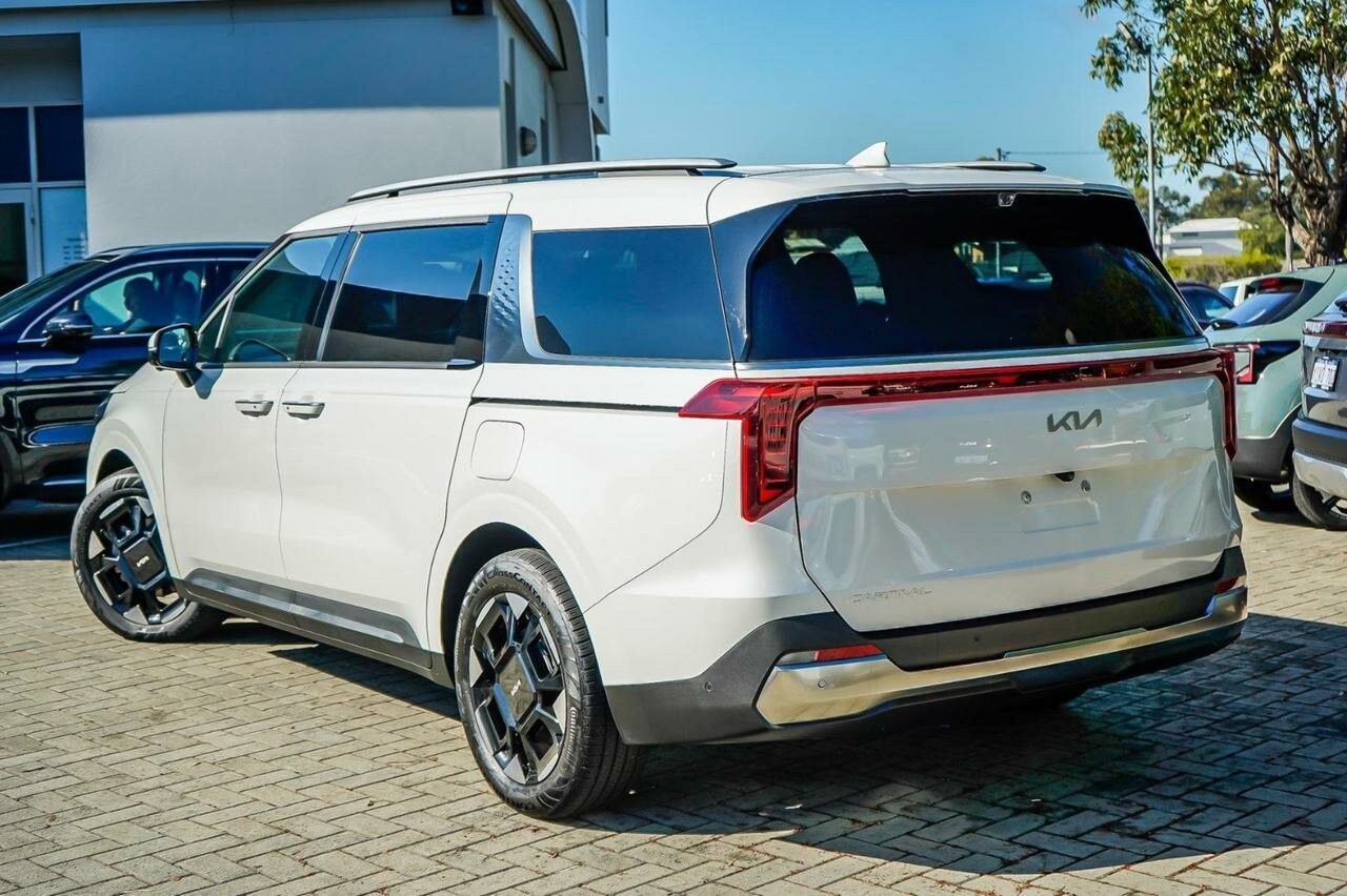 Kia Carnival image 2