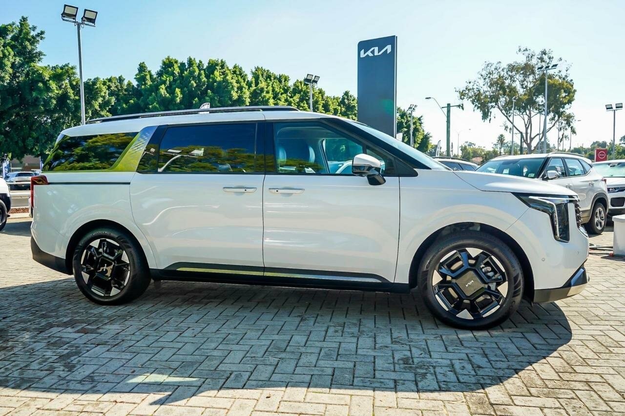 Kia Carnival image 3
