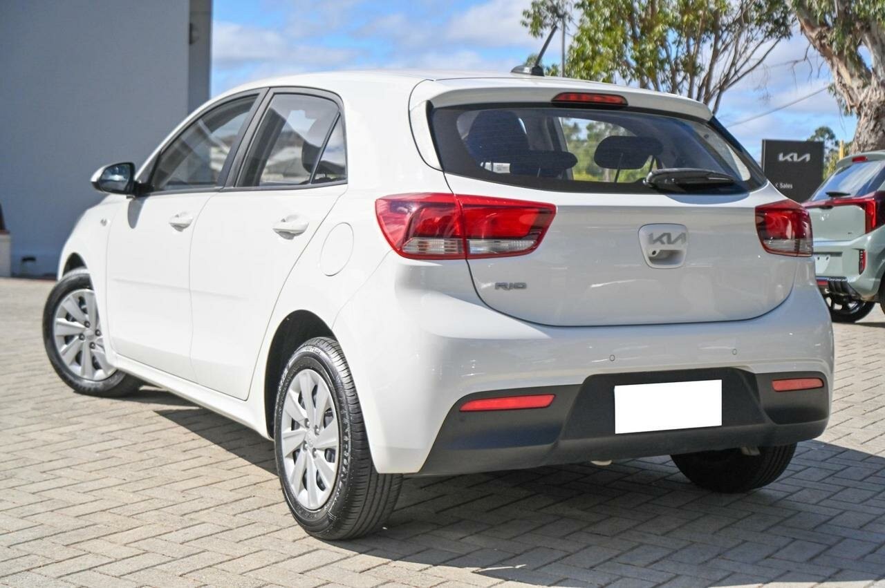 Kia Rio image 2
