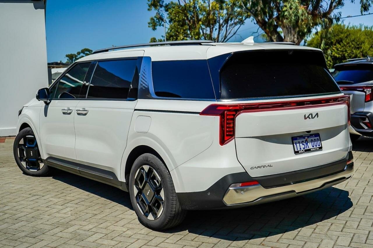 Kia Carnival image 2