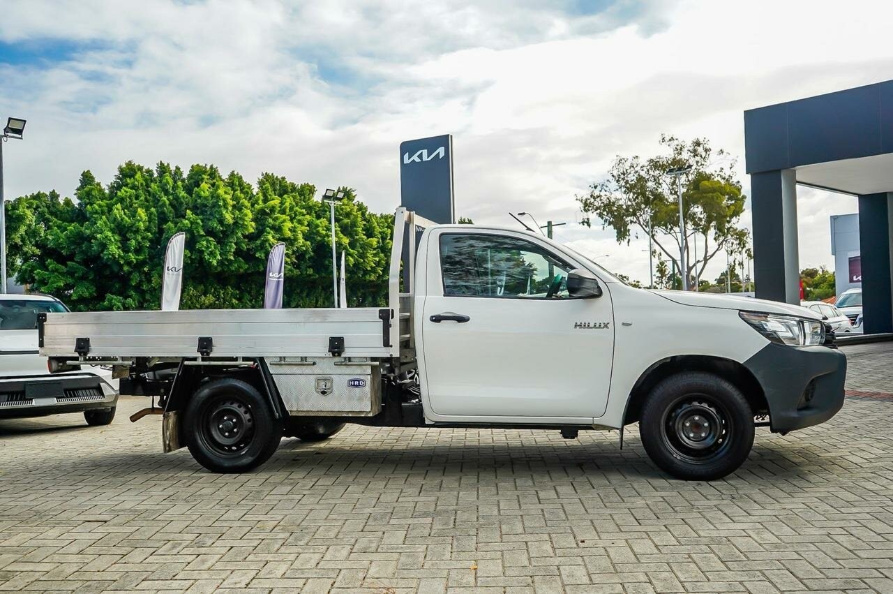Toyota Hilux image 3