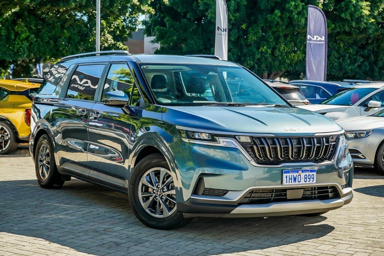 Kia Carnival image 1