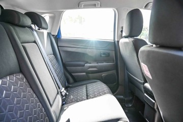 https://vehicle-cdn.autoleague.cloud/15795_41012132_19.jpg