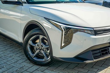 https://vehicle-cdn.autoleague.cloud/15795_41012137_11.jpg