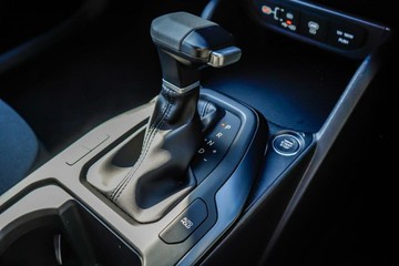 https://vehicle-cdn.autoleague.cloud/15795_41012137_16.jpg