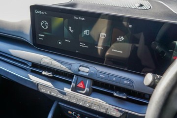 https://vehicle-cdn.autoleague.cloud/15795_41012137_18.jpg